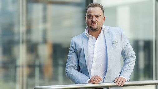 Foto zum Thema "Was ist Generationengerechtigkeit": Zu sehen ist Matthäus Fandrejewski, Vorsitzender der dbb jugend.