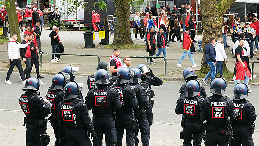 JUNGE POLIZEI setzt Zeichen gegen schlechte Einsatzversorgung