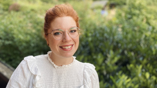 Ausbildung zur Erzieherin - Porträt einer engagierten Fachkraft Foto zum Thema Ausbildung zu Erzieherin: Das Foto zeigt Laura, die in einer Kita in Winden (Rheinland-Pfalz) arbeitet.