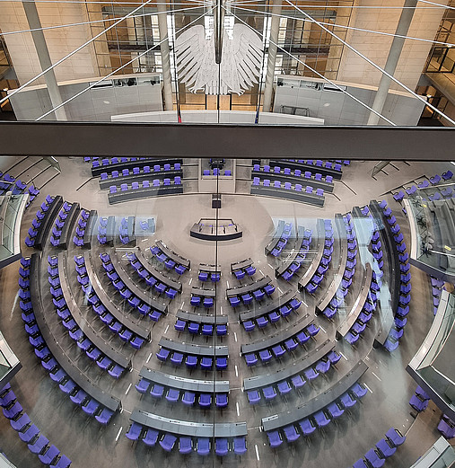 Foto zum Thema "Praktikum im Bundestag": Zu sehen ist eine Aufnahme des Plenarsaals im Bundestag.