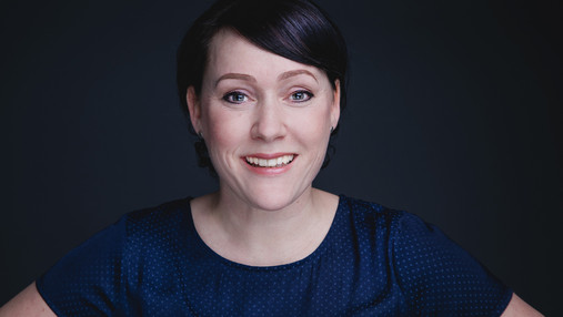 Mitglied im Personal werden - Susann berichtet Foto zum Thema "Mitglied im Personalrat werden": Zu sehen ist Susann, die sich als Personalrätin engagiert, und im Jobkompass ihre Motivation schildert.