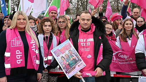 Das Foto zeigt Matthäus Fandrejewski, Vorsitzender der dbb jugend, und Daria Abramov, Erste stellvertretende Vorsitzende der dbb jugend.