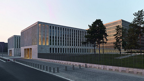 Foto zum Thema "Wie kommt man zum BND": Zu sehen ist die BND-Zentrale in der Berliner Chausseestraße.