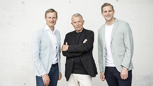 Foto zum Thema "Trendstudie Jugend in Deutschland 2025": Zu sehen ist da Autorenteam. Simon Schnetzer, Klaus Hurrelmann und Kilian Hampel (von links).