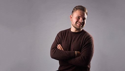 Foto zum Thema "Bildungspolitik in Brandenburg": Zu sehen ist eine Porträtaufnahme von Alexander Lipp, der ein Umdenken in der Bildungspolitik fordert.