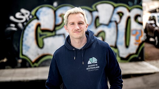 Foto zum Thema "Trendstudie Jugend in Deutschland 2026": Zu sehen ist Kilian Hampel, Co-Autor der Studie.